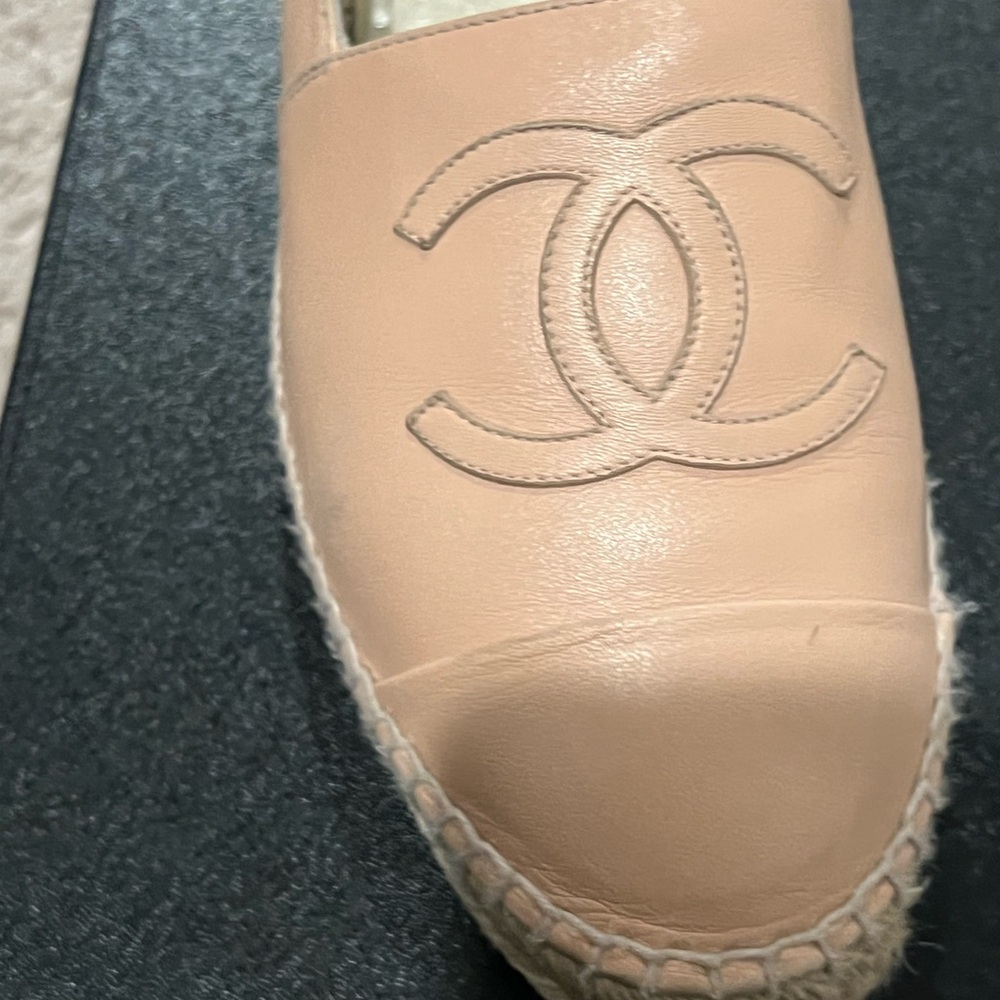 Chanel Tan Espadrilles Classic Style - Picture 7 of 16